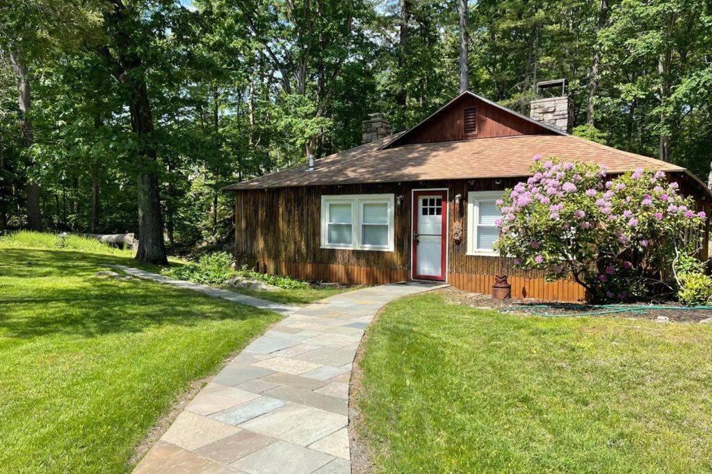 Peaceful Getaway Cottage On Grounds Of Historic Mid-Century Gem Northborough Eksteriør billede