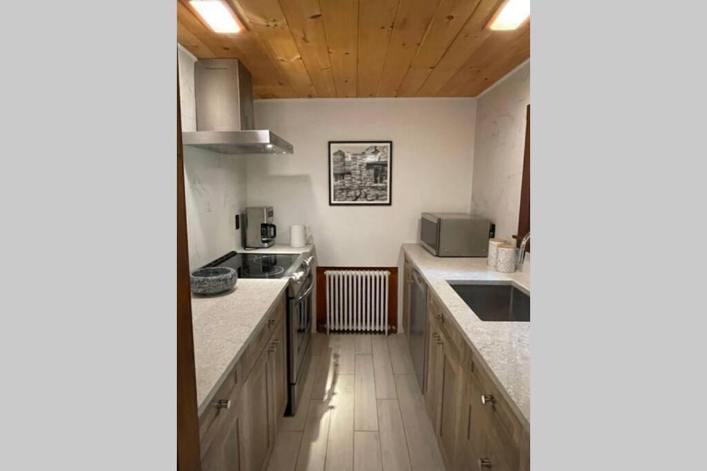 Peaceful Getaway Cottage On Grounds Of Historic Mid-Century Gem Northborough Eksteriør billede